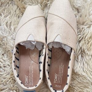 TOMS Women's Cream Canvas Loafers
